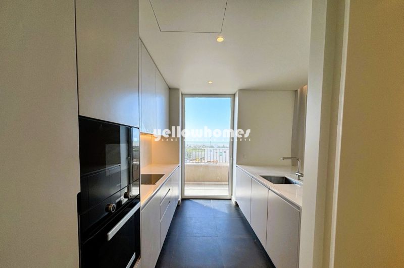 Apartamento T2 de Luxo com Vista mar em Quarteira